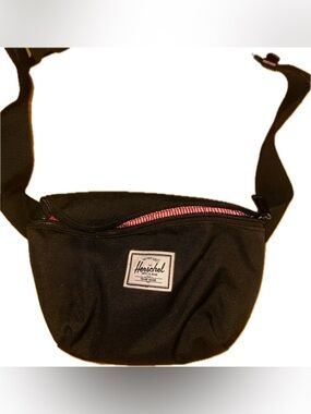 Herschel Supply Co. Fourteen 1L Fanny
Pack Waist Hip Pack Zip Pocket Black